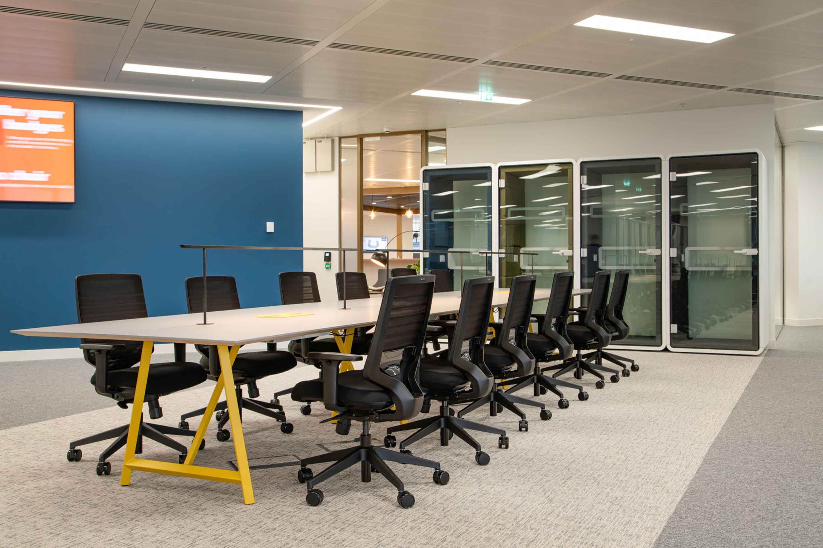 sopra steria's collaborative workspace and telephone pods